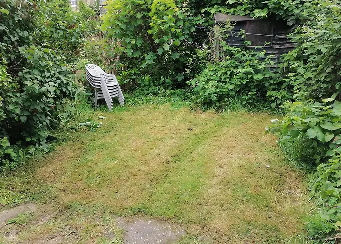 2 Bed Apartment In Sydenham, London