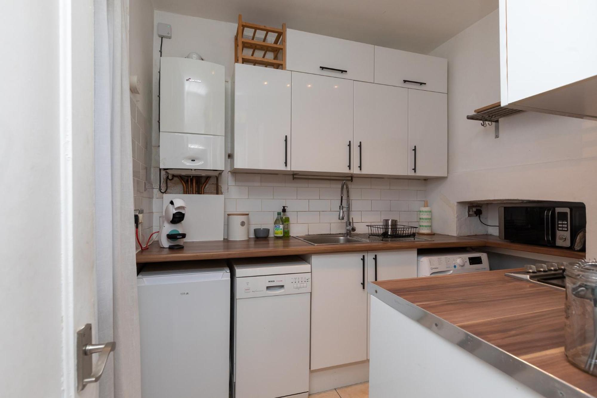 2 Bed In Sydenham, London